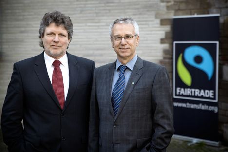 de mannen van de raad achter
