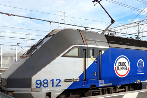 Quelle: Gary Perkin / Shutterstock.com Eurotunnel locomotive Getlink Shuttle