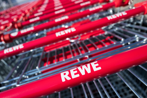 Quelle: Bjoern Wylezich / Shutterstock.com Rewe Markt Einkaufswagen OBERURSEL GERMANY