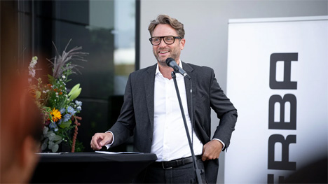 CEO & Gesellschafter Andreas W. Kraut eröffnet den neuen Standort feierlich. Foto © Bizerba