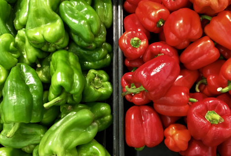 Wesentlich günstigere rote und grüne Paprika aus Spanien trafen im Wochenverlauf ein