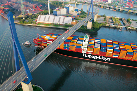 Hapag Lloyd Hamburg Express Hamburger Köhlbrandbrücke. Foto © Hapag Lloyd