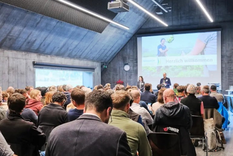 Schweiz: „Ehrliches“ Bottom-up-System führt ins erste klimaneutrale Basiscamp