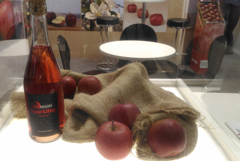 Red Moon® erobert Japan!