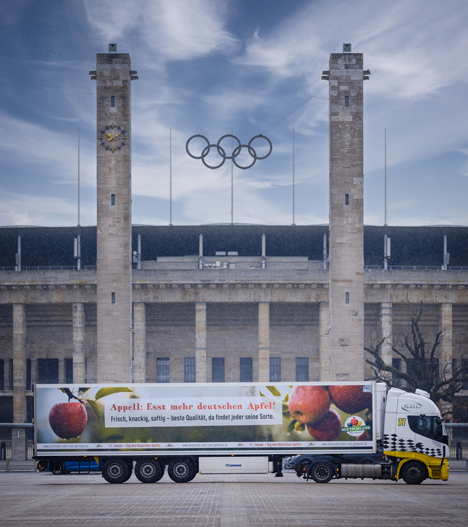 Tag des Deutschen Apfels Truck vor Olympia Stadion. Foto © BVEO Andre Wagenzik