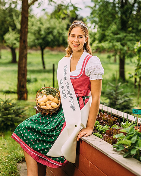 Rheinische Kartoffelkönigin Anna Müller. Foto: Dominik Asbach