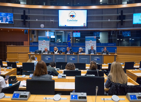 Abschluss des Förderprogramms im Europäischen Parlament. Foto © CuteSolar