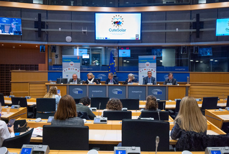 Cute Solar präsentiert Solargewächshäuser im Europäischen Parlament