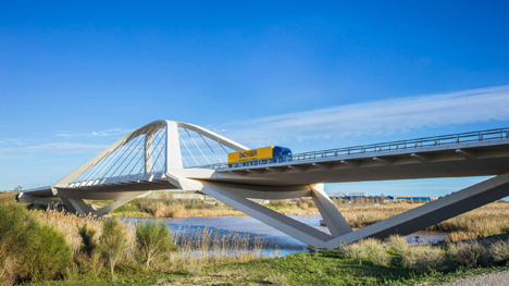 Mit entargo schlägt DACHSER Iberia die Brücke ins Europa-Netzwerk. Foto © DACHSER