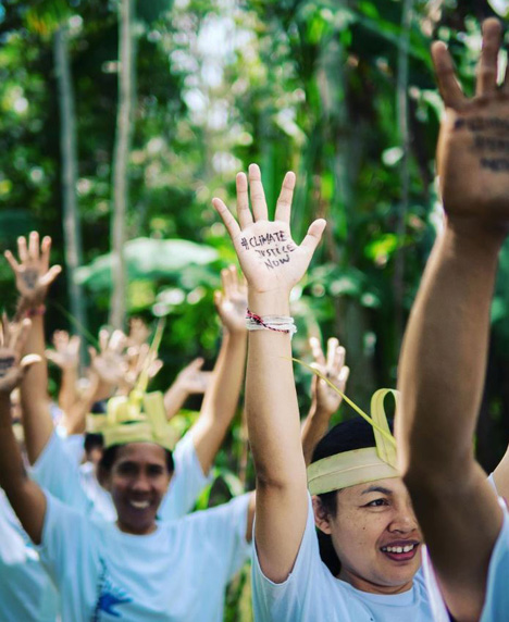 Menschen auf Bali fordern Klimagerechtigkeit. Bildrechte: Mitra Bali /Fotograf:El Puente, Kyra Paulig