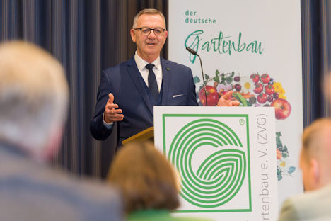 ZVG-Präsident Jürgen Mertz beim erweiterten Präsidium.