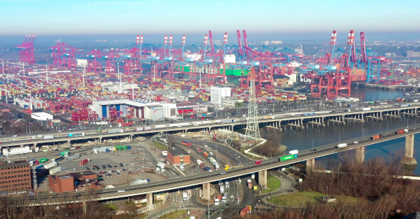 Hamburger Hafen behauptet seine Position unter herausfordernden Bedingungen