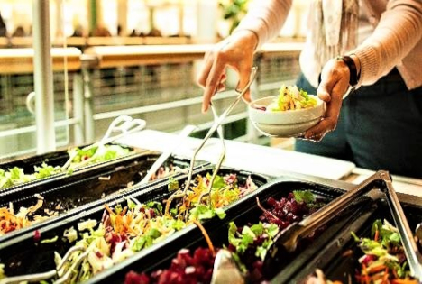 BMLEH setzt sich für besseres Angebot in Mensen und Kantinen ein