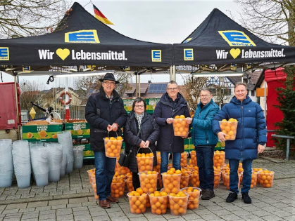Orangen für die Bürgerstiftung Rheinau: EDEKA Südwest führt mit ihrer Spende langjährige Tradition fort