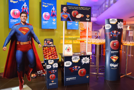 Celebration Tour 2025: GIGA® verbindet sich mit Warner Bros., um Superman zu feiern