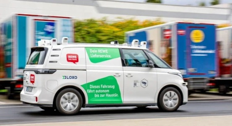 REWE und LOXO testen hochautomatisiertes Lieferfahrzeug