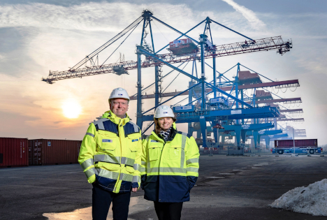 Innovationssprung im Hamburger Hafen: Neue Containerbrücken am CTA