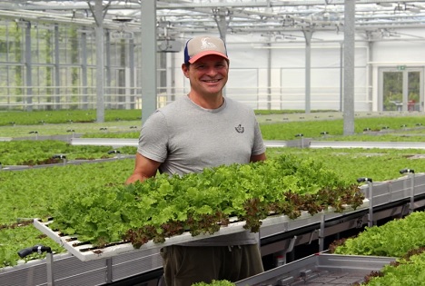 REWE: Größte Dachfarm in Berlin eröffnet - Erster Lankwitzer Pflücksalat geerntet