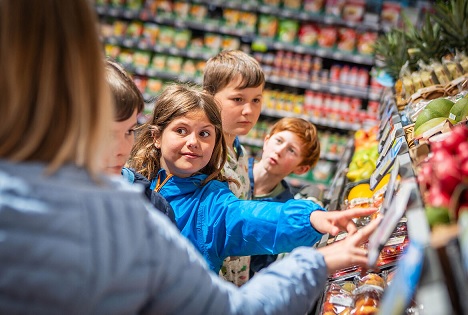 „Einkaufen mit Köpfchen“: Ein Einkaufserlebnis für Salzburger Schulkinder in Kooperation mit SPAR