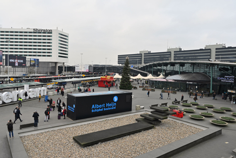 Digitale winkel op Schiphol Plaza. Foto © Albert Heijn