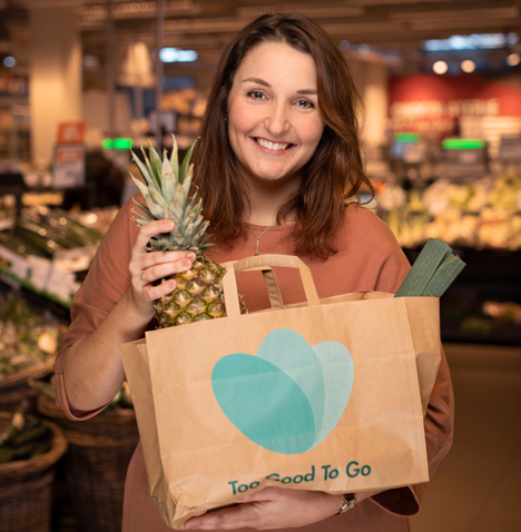 Lucie Rein, Too Good To Go Country Managerin Schweiz, in der Migros. Foto © Migros