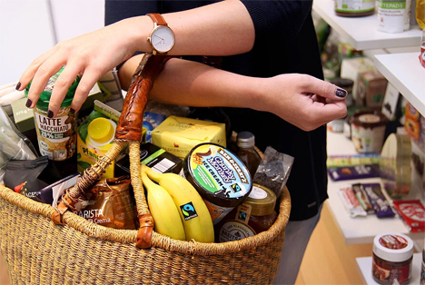 Die Auswahl an Fairtrade-Produkten ist groß. Foto © Miriam Ersch | Fairtrade Deutschland e.V.